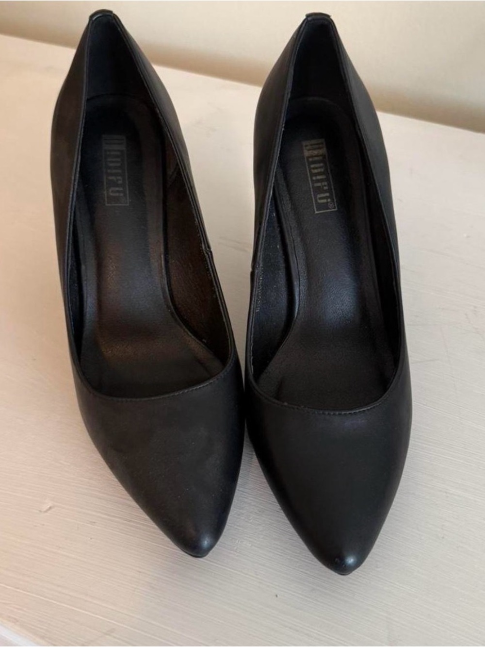 Black Pointed-Toe Pumps - Brand: Unbranded